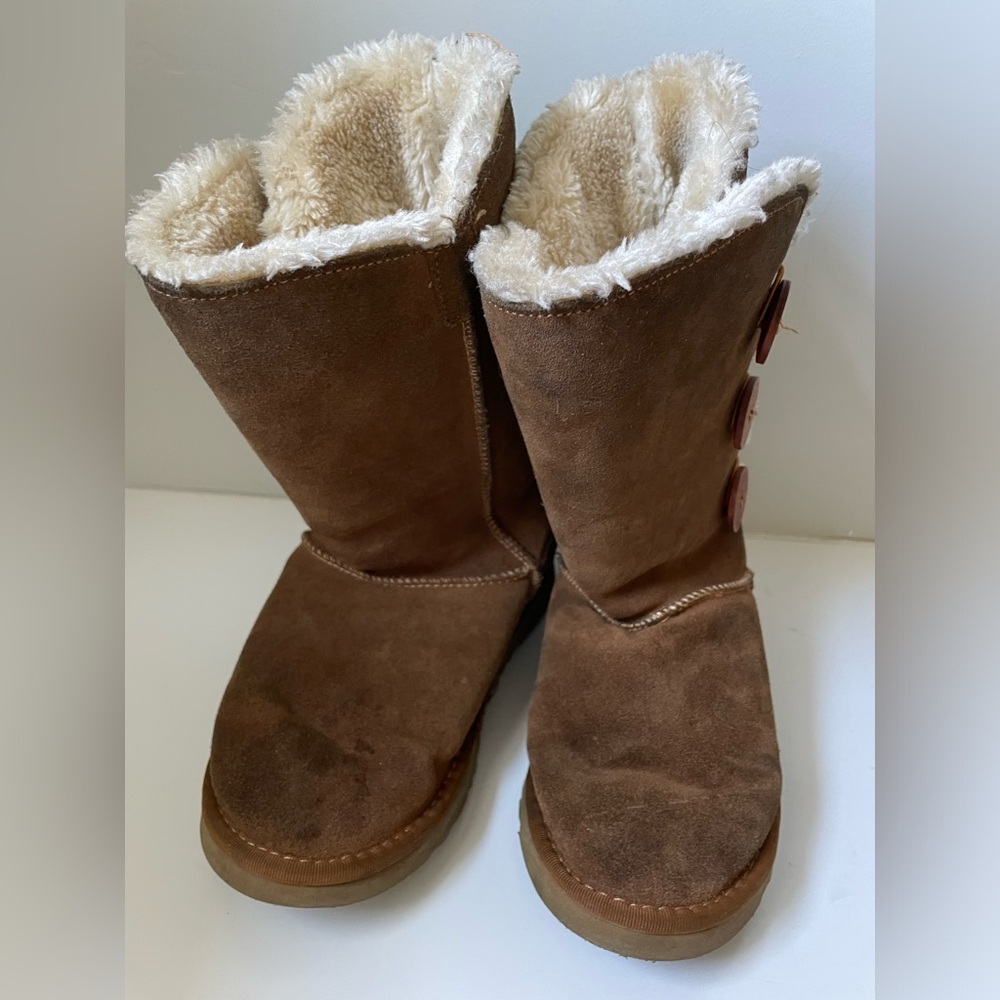 Ugg Bailey Three Button Shearling Lined Boots Che… - image 1